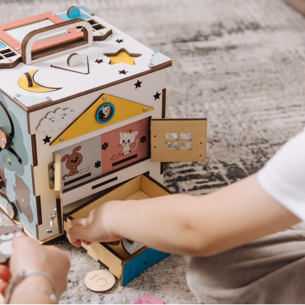 Boobo Toys Busy Cube Medium